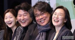 沐鸣注册链接《上流寄生族》拉大队见记者　奉俊昊收史高西斯慰问信