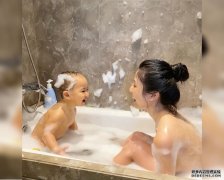 沐鸣软件下载同囝囝玩泡泡浴 林芊妤大方贴半裸照