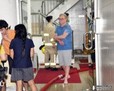 沐鸣平台登录罗便臣道单位冷气机过热起火 户主一家赤脚逃生