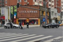 沐鸣平台登录难得一见，奇瑞A3三厢版撞击两厢版侧面，网友：俩铁疙瘩搅一块