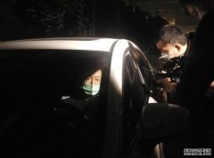 沐鸣注册男子急见妻儿提前8小时等待解封 成武汉出城第一人