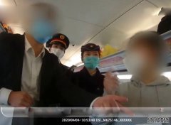 沐鸣帐号注册女孩高铁上除口罩用餐遭骂 铁路：无禁食规定