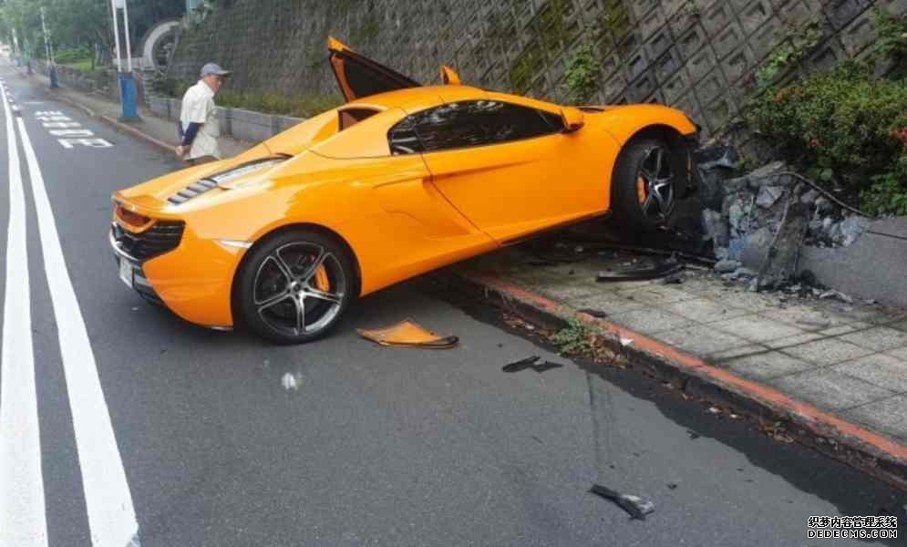 沐鸣总代理恍一恍神 逾百万超跑自炒撞山司机欲哭无泪