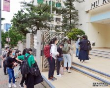 沐鸣注册视艺科打头阵 有考生忘记带健康申报表