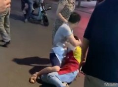 湖北男持刀当街随机斩人沐鸣招商主管 导致11人受伤