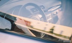 夏日高温「7物品」别放车内！沐鸣直属代理温室效应恐引发火烧车