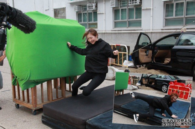 上位小花首拍撞车戏沐鸣手机版下载 何依婷百无禁忌话刺激