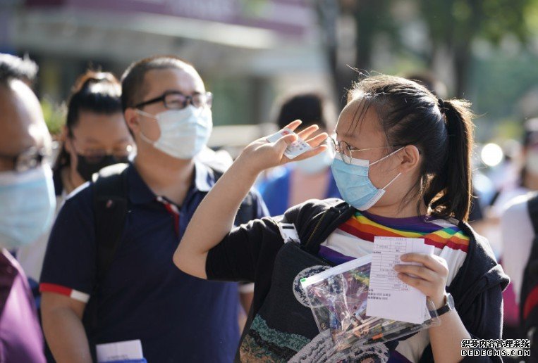 内地高考疫情暴雨下开沐鸣招商主管锣 考生涉水赴试场