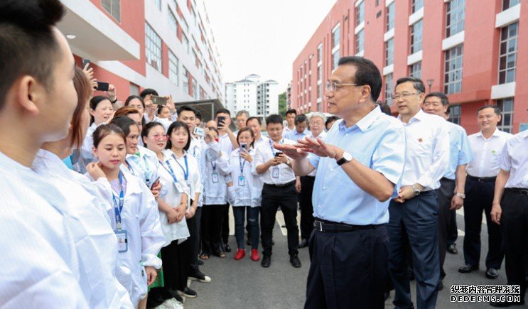 沐鸣主管李克强贵州视察：看到很多閒置厂房 企业要多用农民工