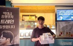 尹施允自揭追女冧招 沐鸣手机app为女友收集樱花瓣