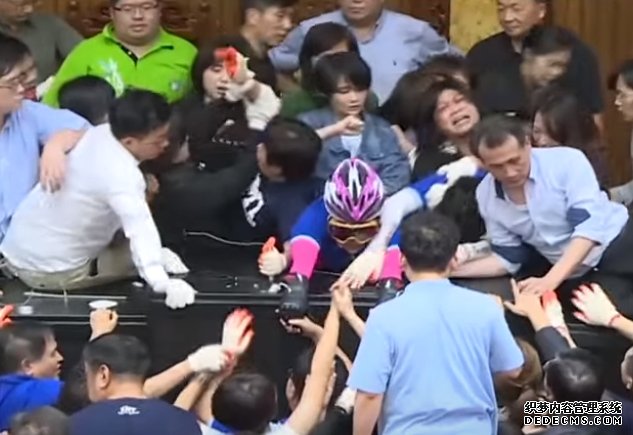 台湾立法院再爆衝突 沐鸣代理招商民团集结反陈菊掌监院