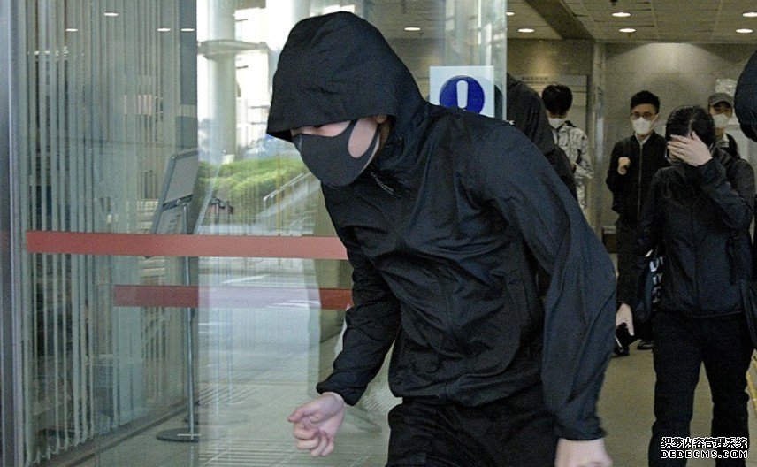 学生认携镭射笔伸缩棍 沐鸣注册押10月杪结案陈词