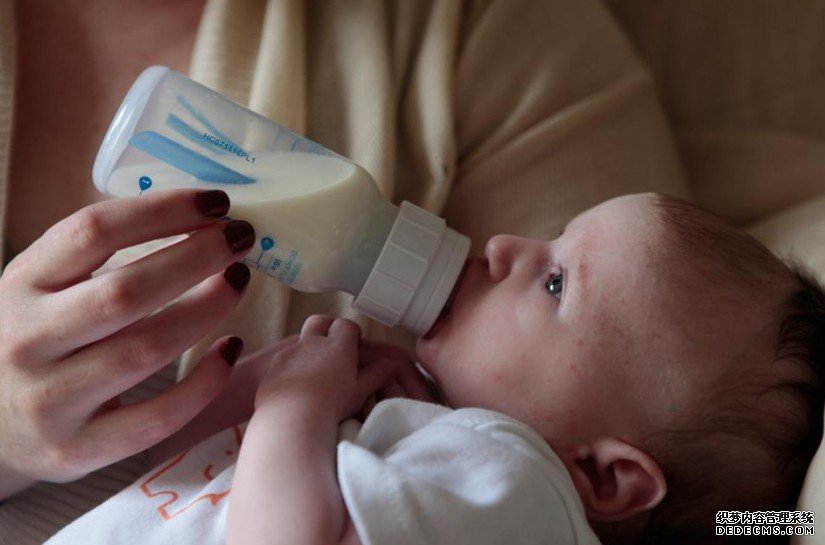 粗心妈误用洗洁沐鸣总代理精冲奶粉 4个月大B送院洗胃