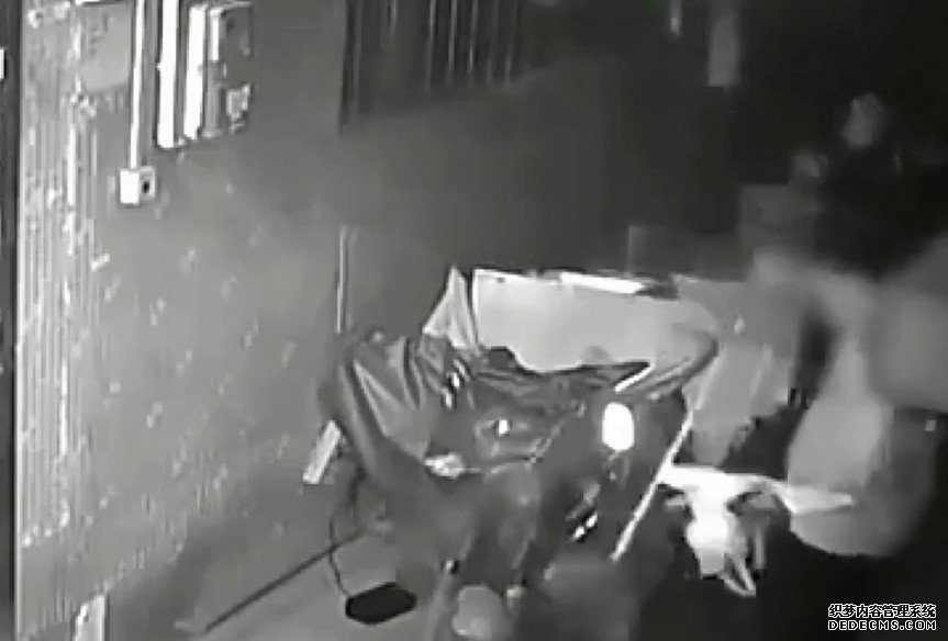 晾晒内衣裤经常不翼而飞 闭路电视沐鸣总代理发现内衣大盗