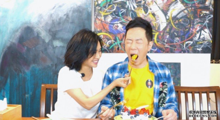 朱茵劲辣蛋糕沐鸣iOS版APP下载贺老公57岁生日 黄贯中：佢畀咩我都要食