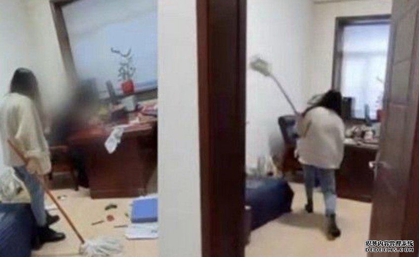 疑性骚扰女下沐鸣直属代理属遭拖把打脸 黑龙江扶贫办官员被炒