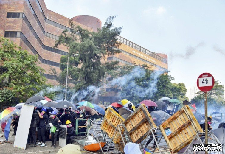 兽医男护推沐鸣登录胸袭警 判220小时服务令