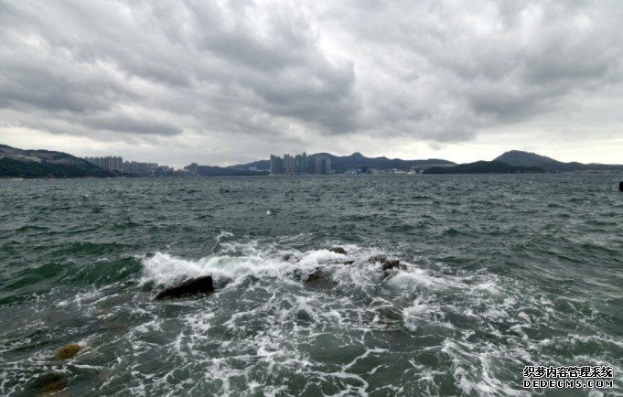 气象组织指电沐鸣代理脑预报有变 风暴更靠近香港以东沿岸