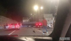 沐鸣登录货车直撞路中坏车 司机被困一小时经抢救不治