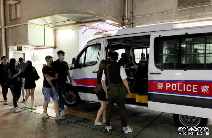 警红磡捣无沐鸣APP下载牌楼上吧 拘5男女包括男负责人