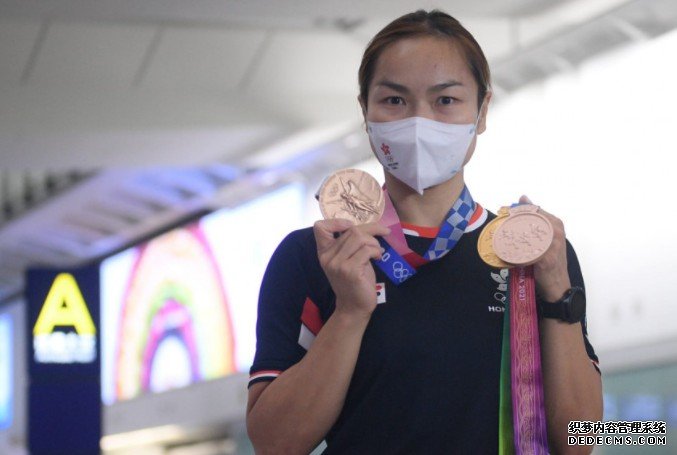 沐鸣登录李慧诗返抵港与家人度中秋节 感激港人一路支持