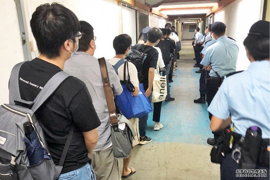 九龙湾工业中沐鸣登录心派对房违规营业 警拘女负责人17客收罚单