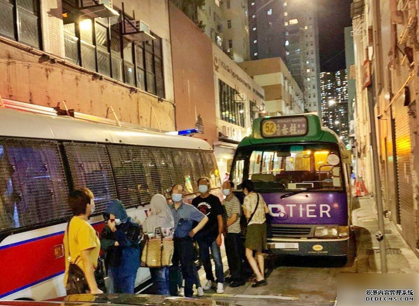 西区跨部门行沐鸣APP下载动捣两地下竹馆查酒吧 拘24人