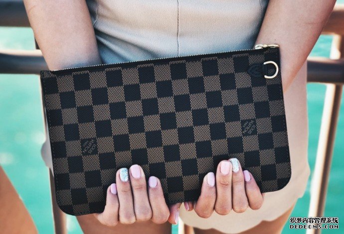 沐鸣登录女友吵架后索近4万元手袋当和解 港男盘算恶搞对方再分手