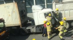 元朗公路4車連環相撞 貨櫃車司機一度被困沐鸣登录