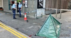 中年汉铜锣湾百德沐鸣注册新街堕楼 倒毙行人路