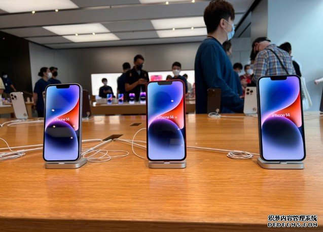 沐鸣代理iPhone 14开售｜Apple Store外排果粉 回收商场外报价延续炒风