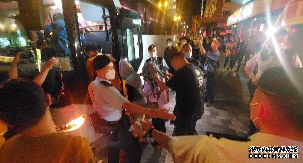 沐鸣登录警油麻地破黑帮操控4千呎非法赌场 79男女被捕