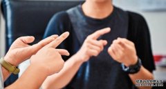 每日杂志｜手语传译沐鸣注册出错生“冤案” 监察制度形同虚设