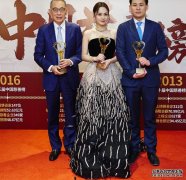沐鸣登录杨受成博士获颁最高荣誉“慈善领袖” 儿子杨政龙首夺“年度青年慈善家”