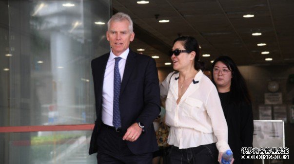 沐鸣APP下载法官包致金姪女扔物落街损毁车辆 裁判官裁定表证成立7月裁决