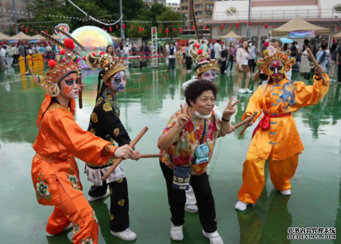 市民冒雨排長龍「潮玩夜市」 大只500鄧炳強讚潮州美食夠地道︱Kelly Online