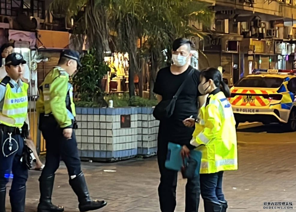 深水埗女途人疑「衝紅燈」捱的士撞 沐鸣平台倒地輕傷送院治理