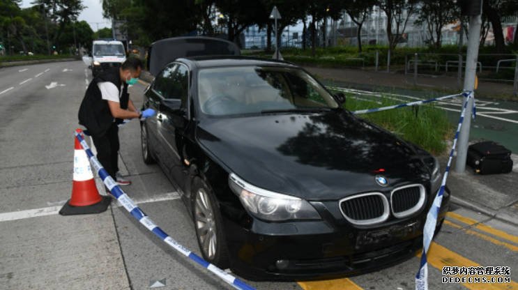 2号站平台上水男子駕車遭兩車截停 5人持刀棍施襲 傷者負傷到醫院求治