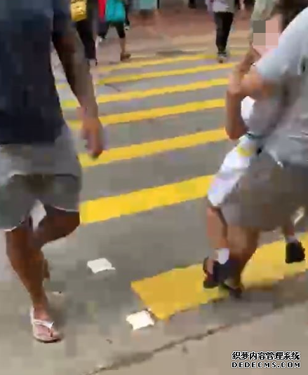 沐鸣注册登录外傭天后街頭疑虐兒 手箍少主頸強行扯起過馬路 遭警方拘捕|有片